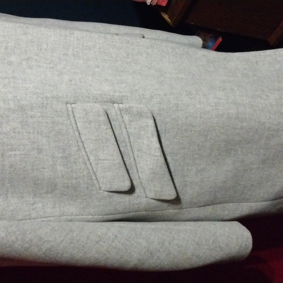 Elegant Gray Women's Coat - Picture 2 of 7